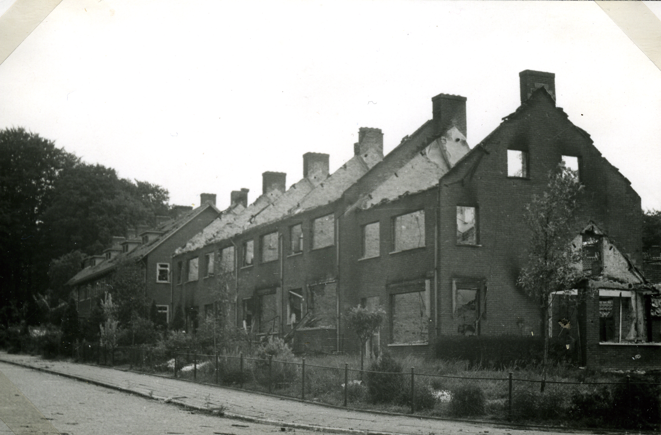 Zwaar beschadigde woningen aan de Verlengde Prümelaan